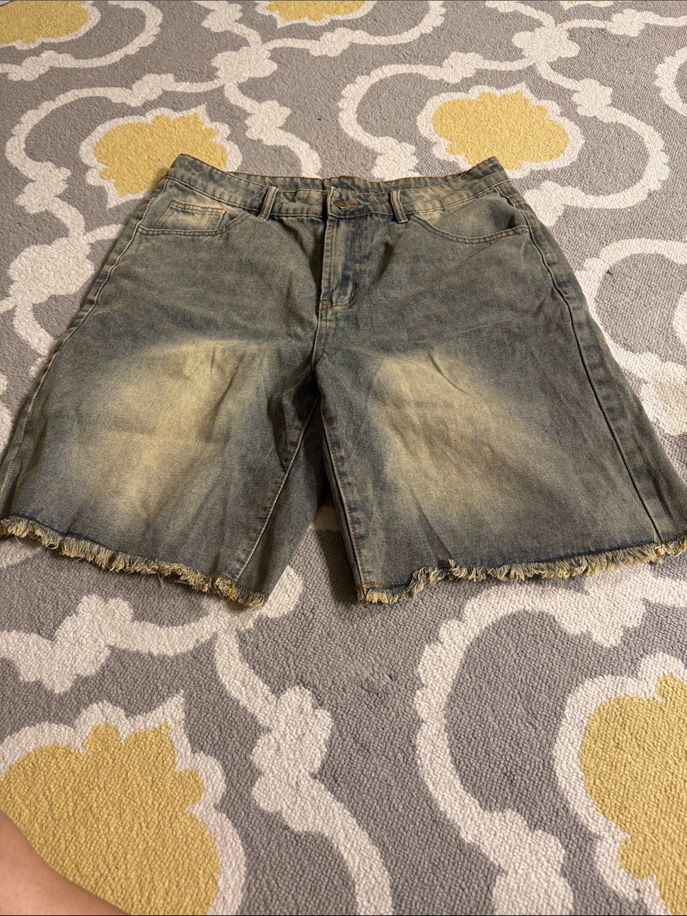 Washed  Denim men  Shorts with Frayed Hem